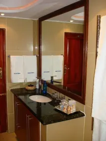 Kosmos Manor Guest House - Bathroom