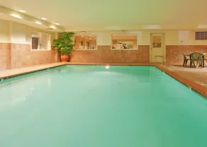 Holiday Inn Express Woodland by IHG - Piscine