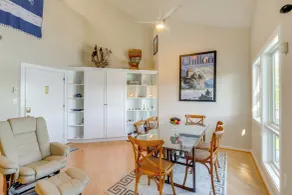 Dock + Pool Access: Condo on Smith Mountain Lake - Intérieur