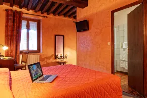 Hôtel Logis de France des Trois Maures Couches - Chambre