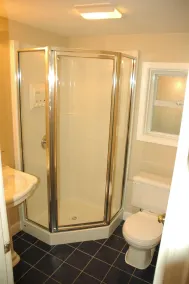Cambie Lodge - Bathroom