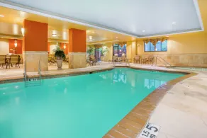 Holiday Inn Express & Suites Bloomington by IHG - Piscine