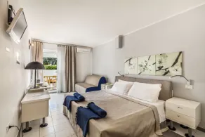 Hibiscus Hotel Residence - Camera