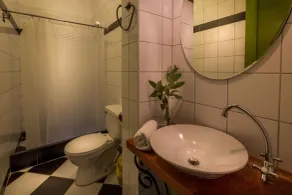 Niños Hotel Meloc - Bathroom