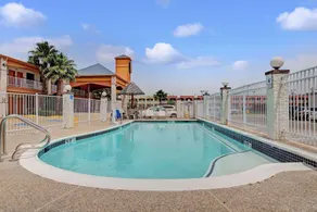 Super 8 by Wyndham Galveston - Piscine