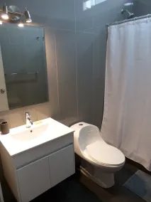 The Lighthouse Bed and Breakfast - Bathroom