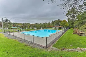 Tobyhanna Vacation Rental w/ Lake & Pool Access! - Pool
