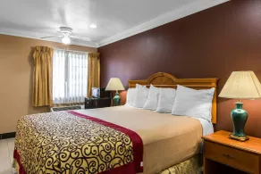 Rodeway Inn Cypress - Buena Park - Quarto
