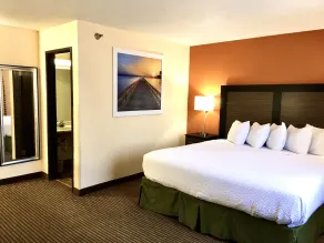 Days Inn & Suites by Wyndham Traverse City - Chambre