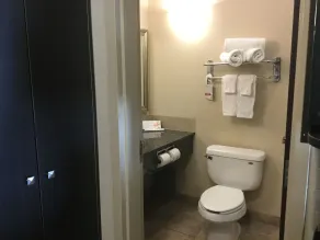 Ramada by Wyndham Pincher Creek - Chambre
