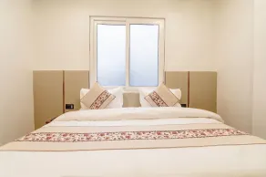 Golden Key - Badli Near Rohini Sec 18- 19 Metro - Quarto