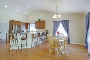 2 Blocks to White Water Launch: Mill City Home - Interiör