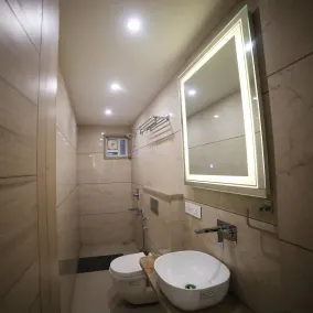 Hotel Avantika - Bathroom