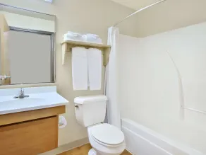 WoodSpring Suites Lincoln Northeast I-80 - Badeværelse