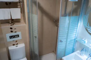 La Casa Hotel - Bathroom