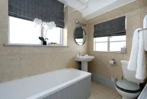 The Loopy Shrew - Bathroom