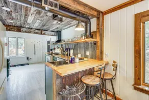 Waterfront Duluth Cabin w/ Deck & River View! - Interiør