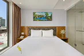 La Beach Hotel - Room