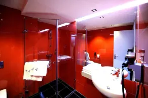 Plaza V Executive Hotel - Bathroom