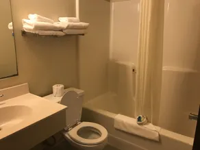 Smart Choice Inn - Bathroom