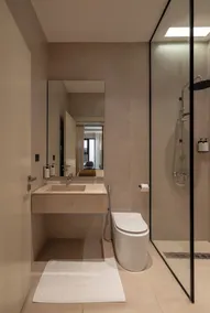 Rafa- Hittin - Bathroom