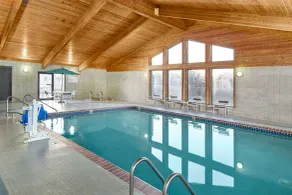 AmericInn by Wyndham Burlington - Basseng