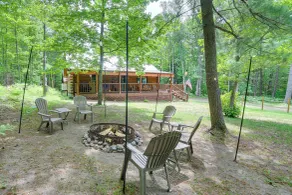 Cabina Manistique 'Thunder Cove Cabin' con Vista Lago! - Interni
