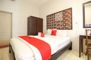 Reddoorz Syariah near Wijilan Yogyakarta - Zimmer