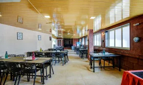 Treebo JP Cottage with Swimming Pool - Restaurant