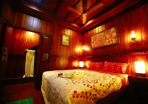 Mass Holidays Houseboat - Camera