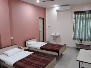 Hotel Gomatgiri - Quarto