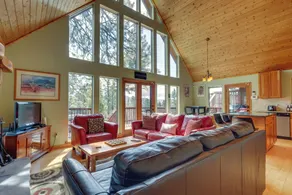 Angel Fire Cabin w/ Deck: Hike, Golf & Cool Off! - Intérieur
