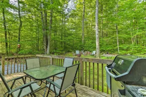 Large Deck & Fire Pit: Secluded Pocono Lake Home - Interiør