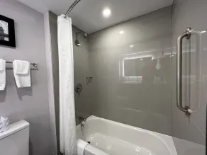 Super 8 by Wyndham Cornwall ON - Salle de bain