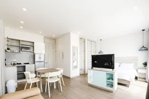 Azure Lofts & Pool - Room