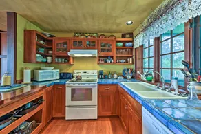 Forested Gold Beach House w/ Panoramic Ocean Views - Innenbereich