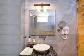 Lemon Tree Hotel Mukteshwar - Bathroom