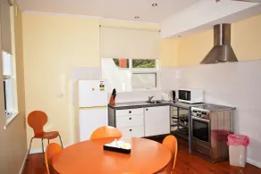 Glenelg Holiday Apartments-Ellis 200 meters to the Beach Free Parking - Private kitchen