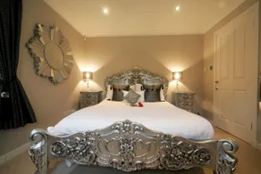 Ayrs and Graces - Luxury Bed and Breakfast - Rom