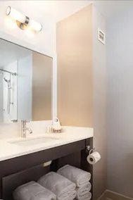 Courtyard by Marriott New York JFK Airport - Salle de bain
