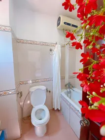 DK's Backpacker Hotel - Bathroom