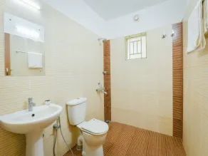 OYO 14271 Modern Studio Near Lulu Mall - Banheiro