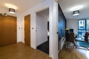 Cutlass Court Apartments by Comfort Zone - Entrada (vista interior)