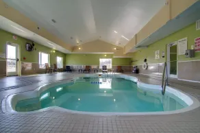 Holiday Inn Express Hotel & Suites Kansas City Sports Complex by IHG - Pool