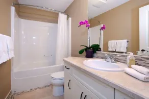 OKeefe's Landing Bed & Breakfast - Bathroom