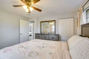 Country Club Hills Home: Walk to Rec Center! - Chambre