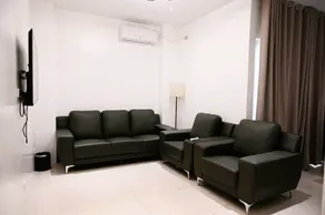 J&V Hotel and Resort - Coin salon dans le hall