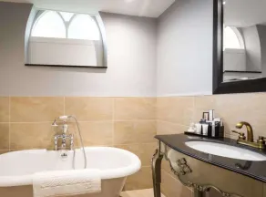 WorldHotels Distinctive Woughton House Hotel - Bathroom