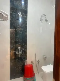 The Grand View - Bathroom