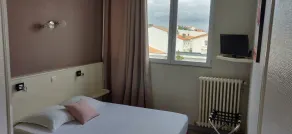 Logis Hôtel Les Bleuets - Vista dalla camera
